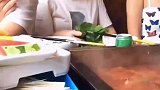 人类的疑惑行为，吃自助火锅自带食材