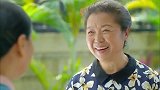 大妈跟佣人套近乎 人家要辞工她能取而代之