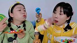 拆箱玩“冰淇淋叠叠乐”，空赢一场没奖品，吃货嘴巴太快了超逗