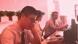 兄弟你真可怜，没有女朋友，只能自娱自乐了
