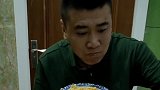 看着这满桌美味的食物，再加上这小伙的吃相，我感觉这饭能吃撑！