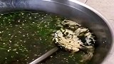 广东工厂饭堂的紫菜蛋花汤，且看小哥心一慌都是汤的操作