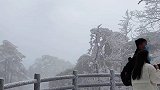 秋意已暮，新冬已至，他朝若是同淋雪，此生也算共白头
