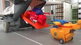 超级飞侠玩具，超级飞侠们乘坐飞机前往海岛执行送货任务
