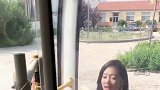 美女与司机的搞笑对话：空调车就是凉快！