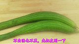 炒丝瓜有人先焯水，有人直接炒，都不对，难怪丝瓜发黑没食欲