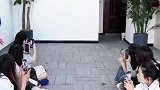 走个秀！他们在走一种很新的走秀