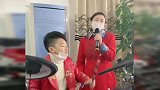 小天和伶俐的妹妹一起合唱了一曲，太好听了，哥哥阳光帅气讨人爱