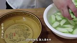 炒丝瓜时，直接下锅就错了，难怪丝瓜发黑没食欲，这才是正确做法