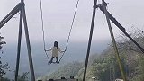 人在飞魂在追，大妹子身手了得