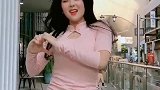 当美女小姐姐选择了鱼尾裙之后，整体的气质就会上升非常多