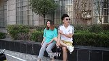 夫妻离婚，婆婆每月给我打一万生活费，我感激去拜访，推开门傻眼