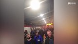 英超-1718赛季-惨！被热刺灌5球后 斯托克城球员火车站惨遭自家球迷当面辱骂-新闻