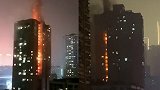 重庆沙坪坝一高楼突发大火！整栋楼体陷入火海、浓烟直冲天际