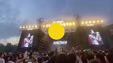 乃万称音乐节成了她一辈子的噩梦再引争议，网友：要么刚要么怂