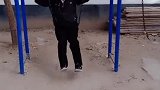 大衣哥回忆童年的秋千，老小孩