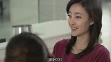同事给美女过生日,许完愿后蜡烛就是吹不灭,原因太搞笑