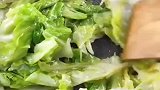 家常手撕包菜。