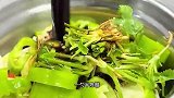酸辣爽口嘎嘣脆的“秘制腌黄瓜”，大厨教你在家轻松搞定，过瘾