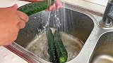 郭老师夏季经常吃的美食，干辣椒炝黄瓜，冷冻10分钟异香扑鼻