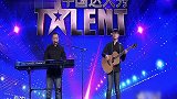 盲人歌手演唱《山丘》，唱出内心的声音，被评为真正的音乐人
