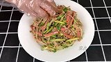 自从学会这道凉拌菜，我家隔三差五吃一次，简单美味，下酒又下饭