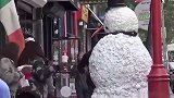 小哥你也跑的太快了吧，这只是个会动的雪儿而已