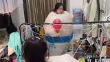 女子在宿舍参加运动会，选手都穿上相扑衣服，这是拍爆核弹了吗