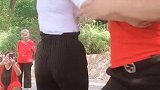 这小子竟然敢放倒她师傅