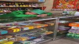 睡迷糊的老板，送顾客钱