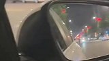 男子夜跑遛娃遛狗，如此自律的生活让人羡慕
