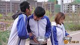 老师怕鸡爪有“脚气”，竟用达克宁蘸鸡爪吃，真是奇葩！