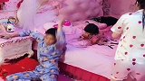 小夫妻冷战妈妈睡地板，小情人接下来的举动，原谅我忍不住笑了！