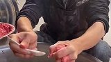 纯手工牛肉丸，真的是戴不了手套的，干净又卫生！