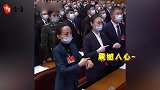 千手观音邰丽华露面，保养得意风韵犹存，用手语唱国歌震撼人心