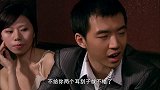 小伙买金项链送女朋友，却惨遭富豪少爷打脸，金链子根本就是假的