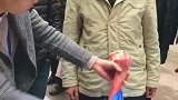 太爷拆台，卖刀的被无情嘲笑！