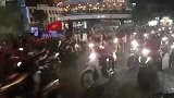 晋级亚运会八强！越南民众摩托车大军上街庆祝