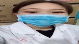 护士小姐姐玩自拍，眼神转变有点快，网友想看她摘下口罩