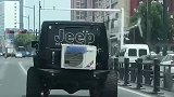 硬核？吉普车装家用空调 交警喊话：来跟我说说你有多热