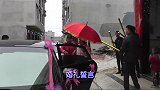 广西一帅哥结婚，新娘下车走进家门，5层楼房修得好气派