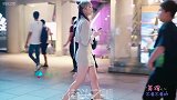 街拍：遇到一位极品御姐，优雅身段让人着迷