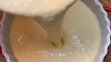 草莓酸奶蛋糕，口感很香甜。