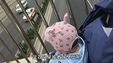 宝宝在公园有如脱缰野马，随风奔跑停不住，只有在吃东西时才听话