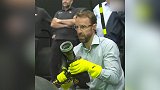 首席体验官！索老板给F1赛车换胎 这波操作太6了