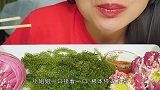 生长在水里的葡萄，看着有点恶心，却是女性养颜护肤补品