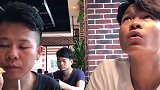 我也不知道在看什么…拍摄不易