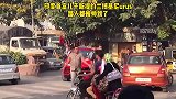 印度首富儿子新提的兰博基尼，保镖在前面保护！
