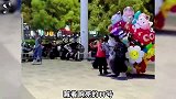 盘点大风天的尴尬瞬间，看一遍笑一遍，大风吹，社死瞬间