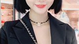我今天的项链好看吗 我刚刚买的 我超级喜欢
